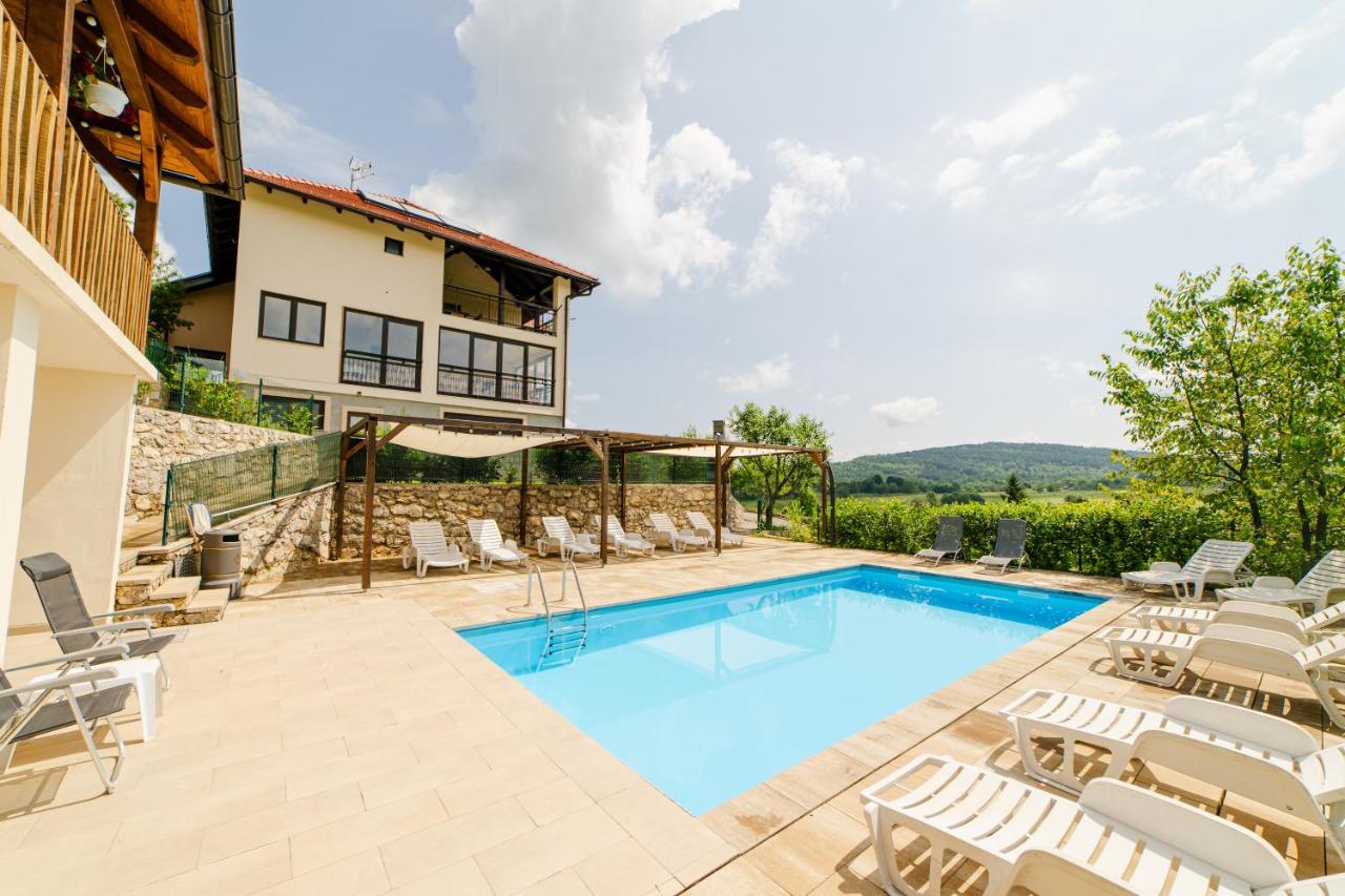 Jankovi Dvori Hotel Rakovica Eksteriør billede