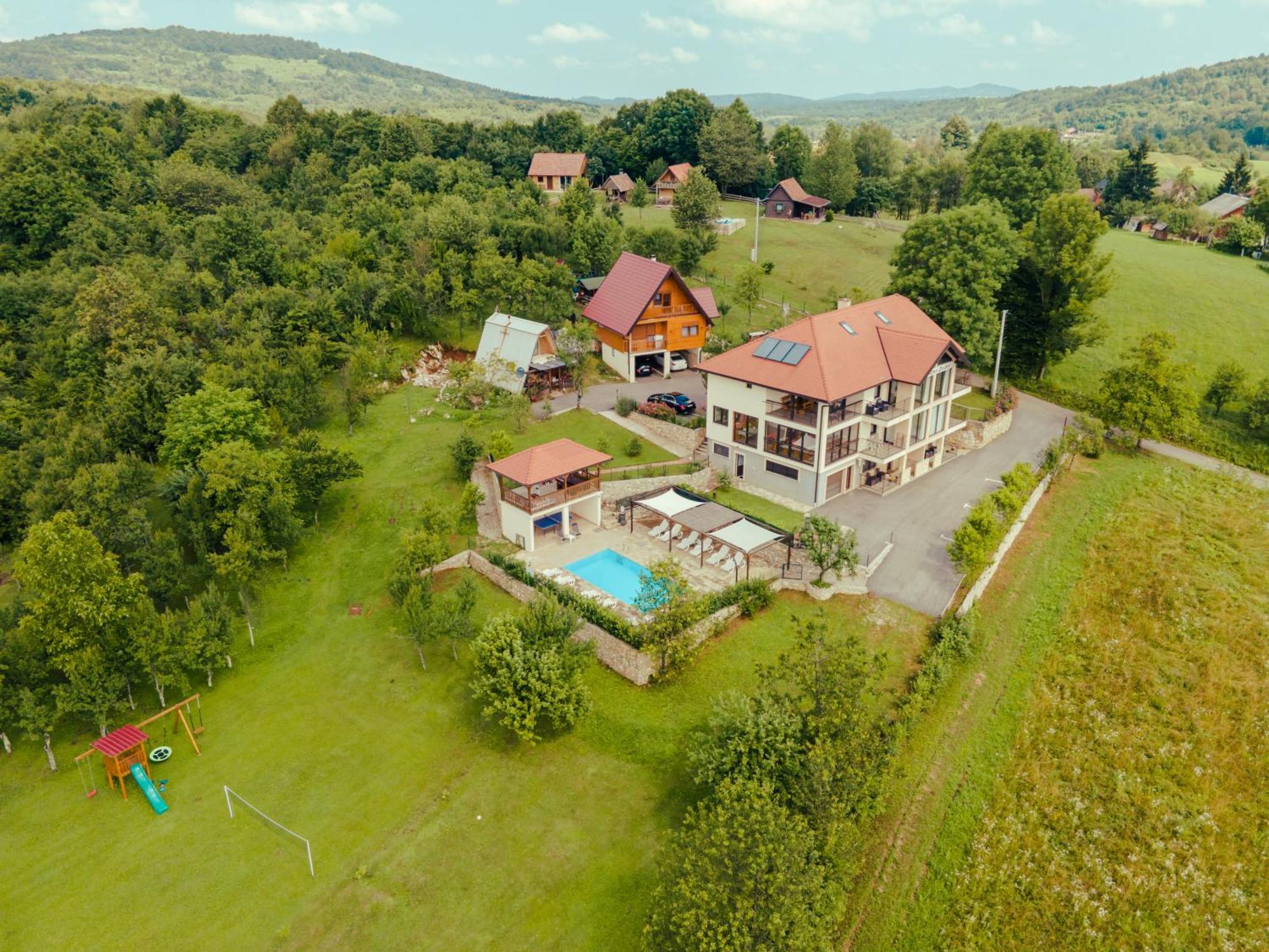 Jankovi Dvori Hotel Rakovica Eksteriør billede